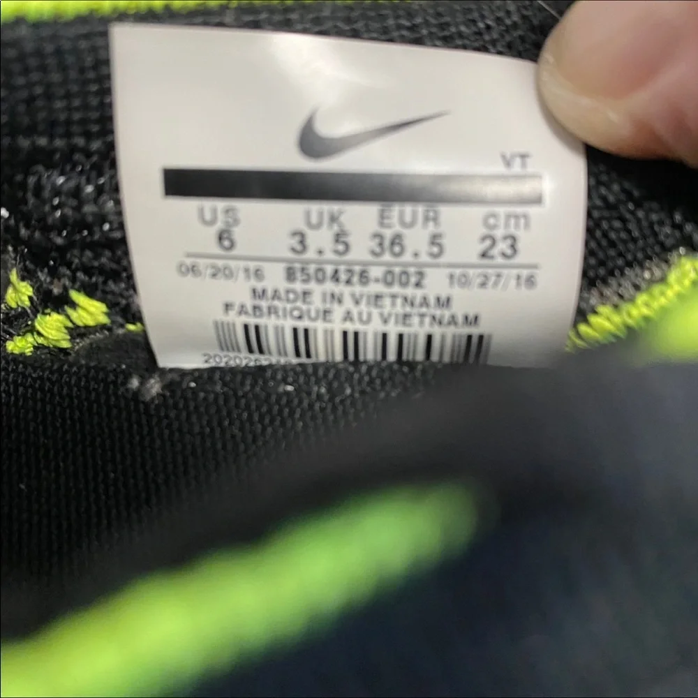 Nike Air Zoom fearless flyknit women’s sneakers size 6